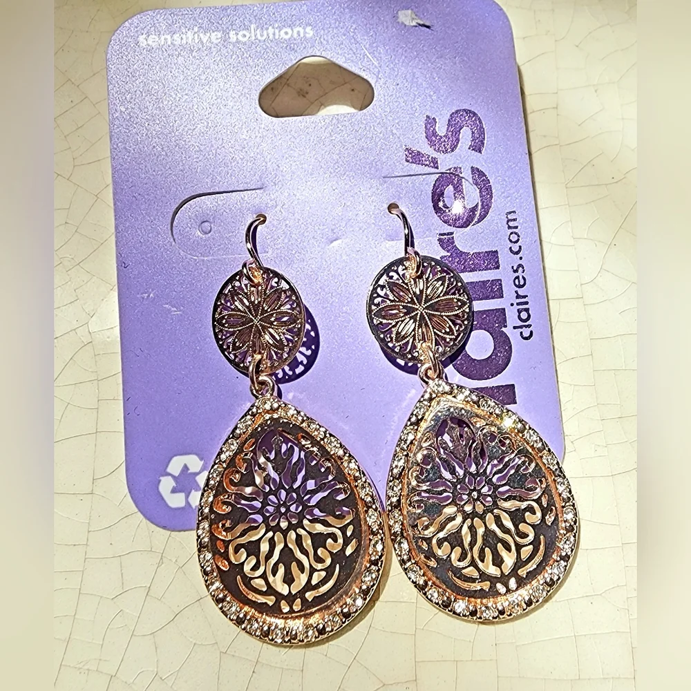 Nwt Claire's rose champagne gold mandala filigree fish hook dangle earrings